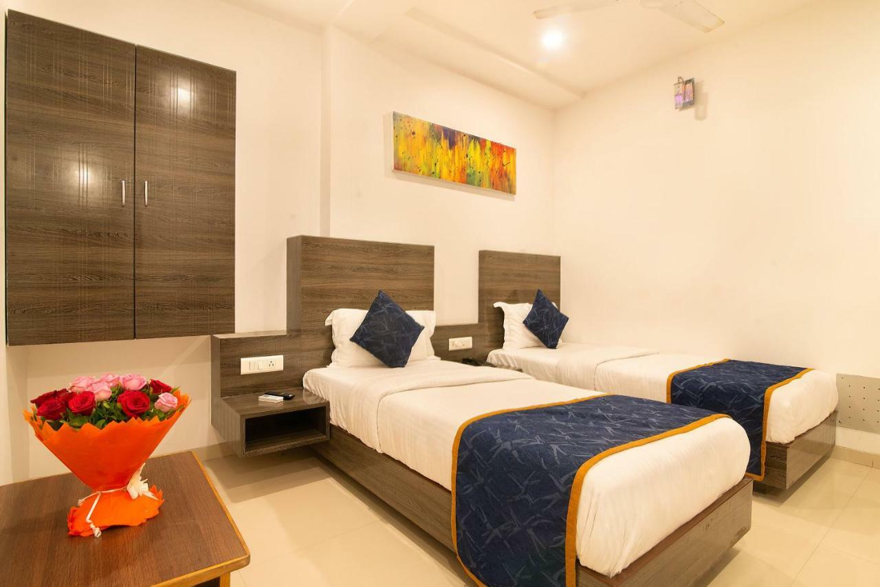 Hotel Sheetal Plaza Surat Ngoại thất bức ảnh