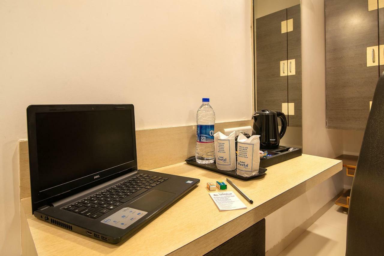 Hotel Sheetal Plaza Surat Ngoại thất bức ảnh