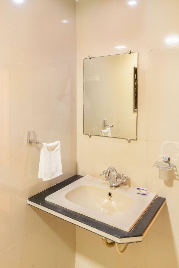 Hotel Sheetal Plaza Surat Ngoại thất bức ảnh