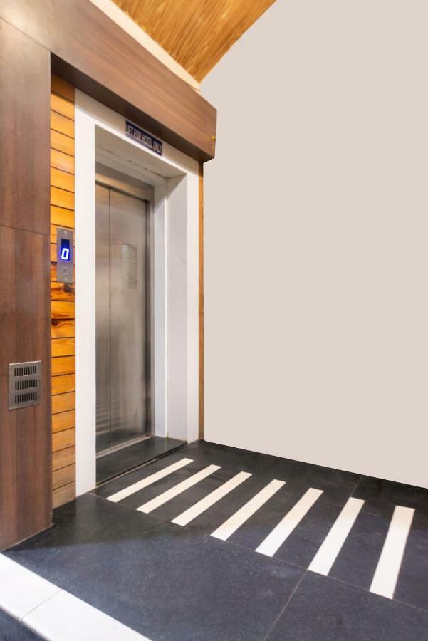 Hotel Sheetal Plaza Surat Ngoại thất bức ảnh