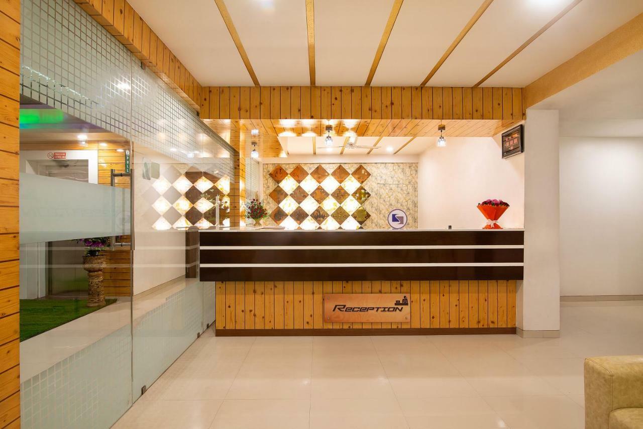Hotel Sheetal Plaza Surat Ngoại thất bức ảnh