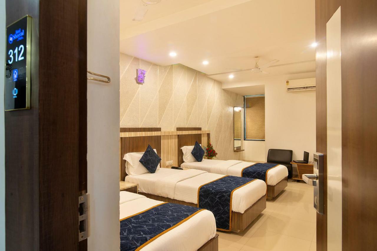 Hotel Sheetal Plaza Surat Ngoại thất bức ảnh