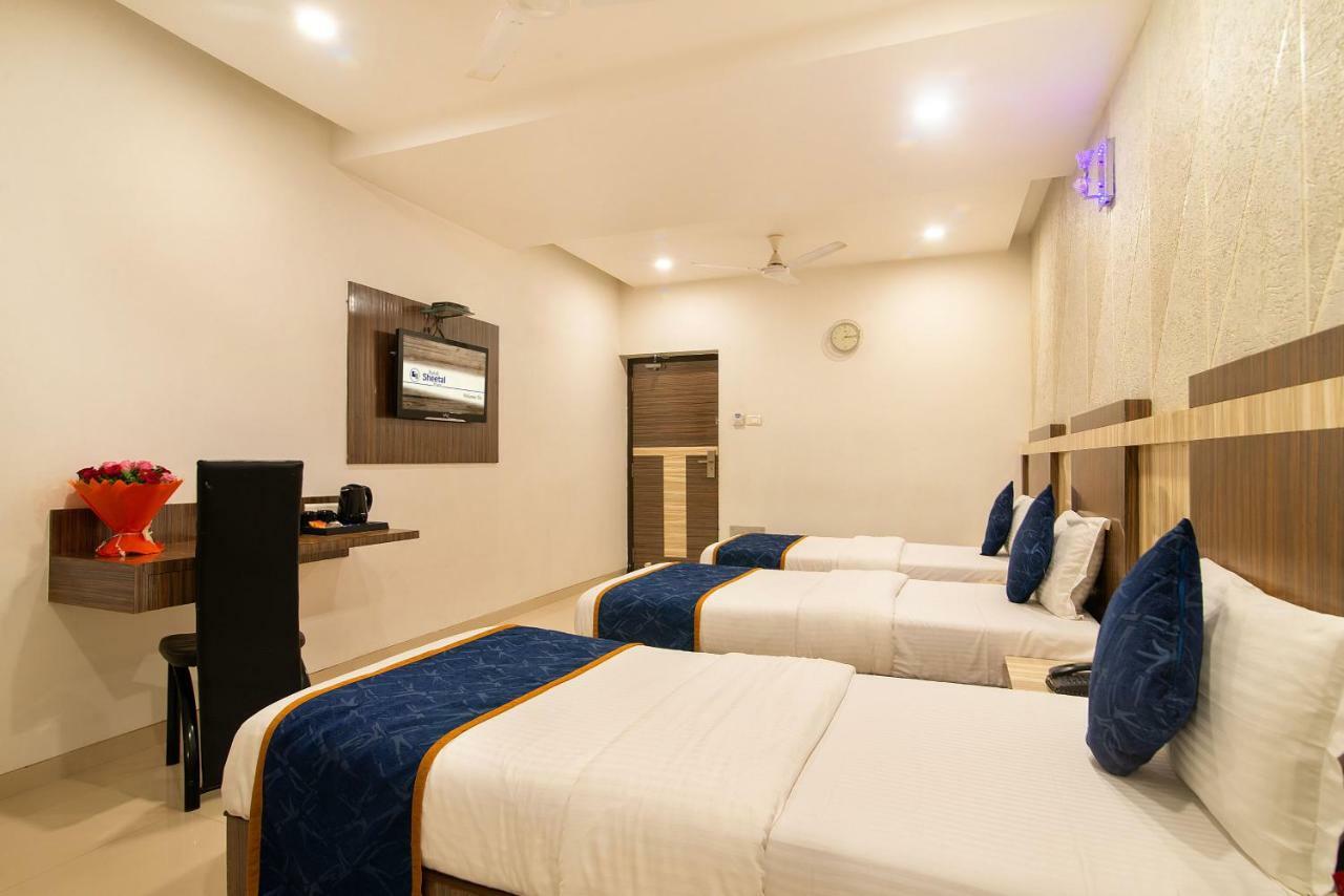 Hotel Sheetal Plaza Surat Ngoại thất bức ảnh