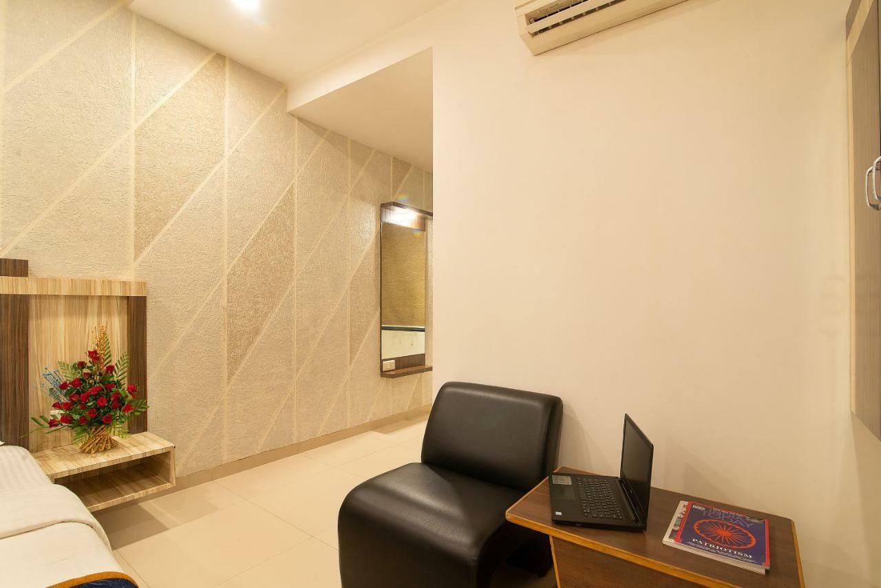 Hotel Sheetal Plaza Surat Ngoại thất bức ảnh