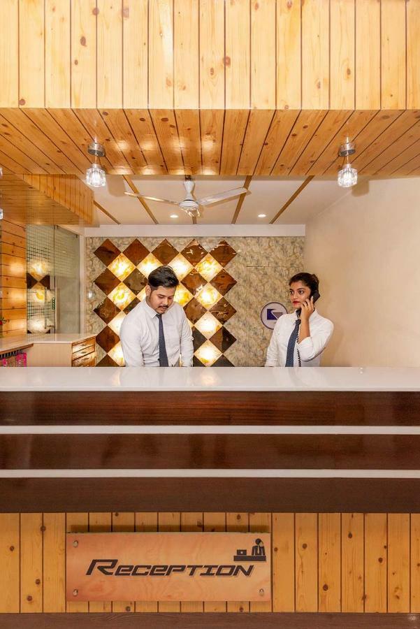 Hotel Sheetal Plaza Surat Ngoại thất bức ảnh