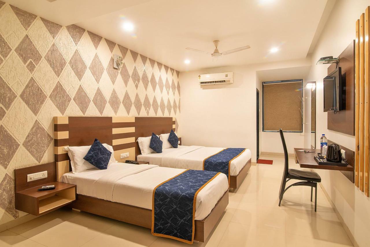 Hotel Sheetal Plaza Surat Ngoại thất bức ảnh