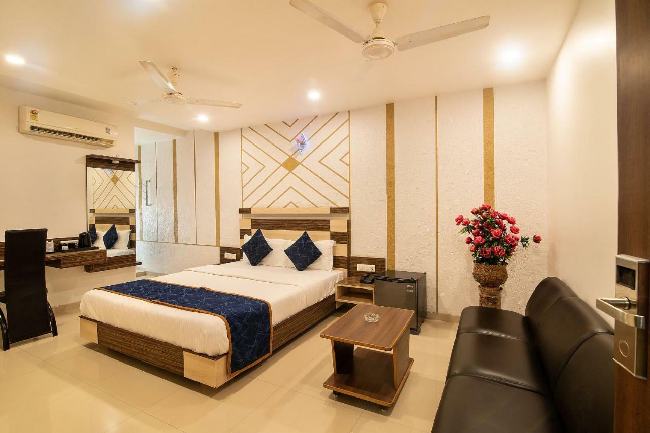 Hotel Sheetal Plaza Surat Ngoại thất bức ảnh