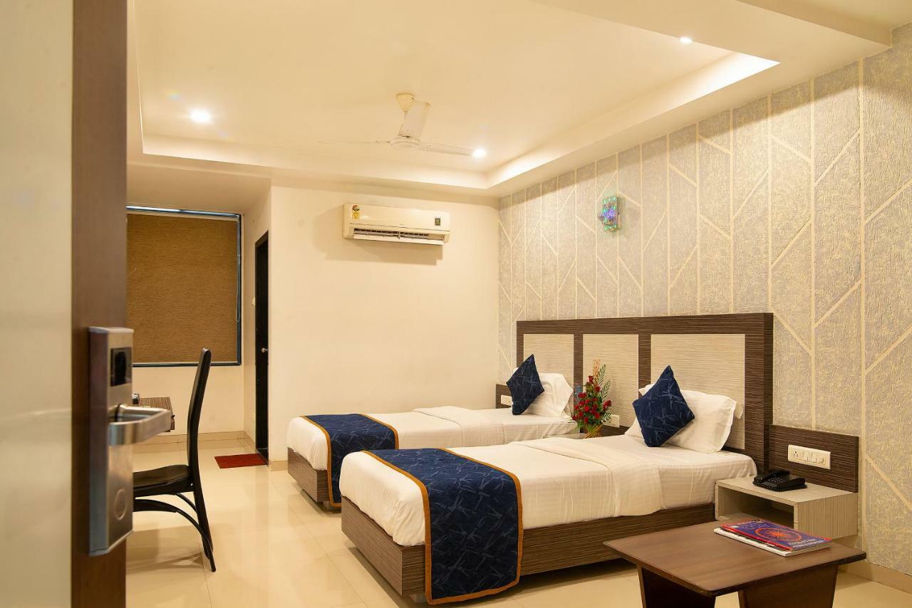Hotel Sheetal Plaza Surat Ngoại thất bức ảnh