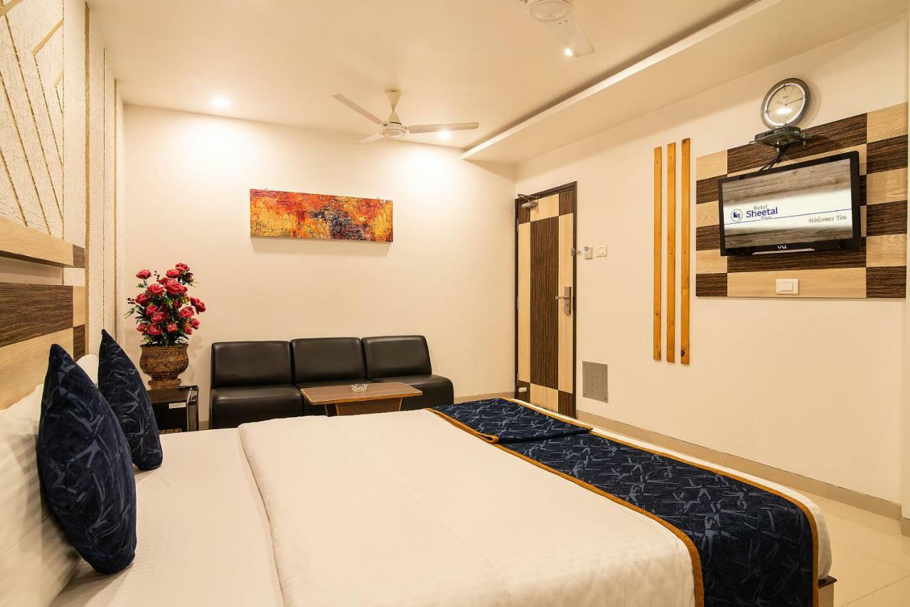 Hotel Sheetal Plaza Surat Ngoại thất bức ảnh