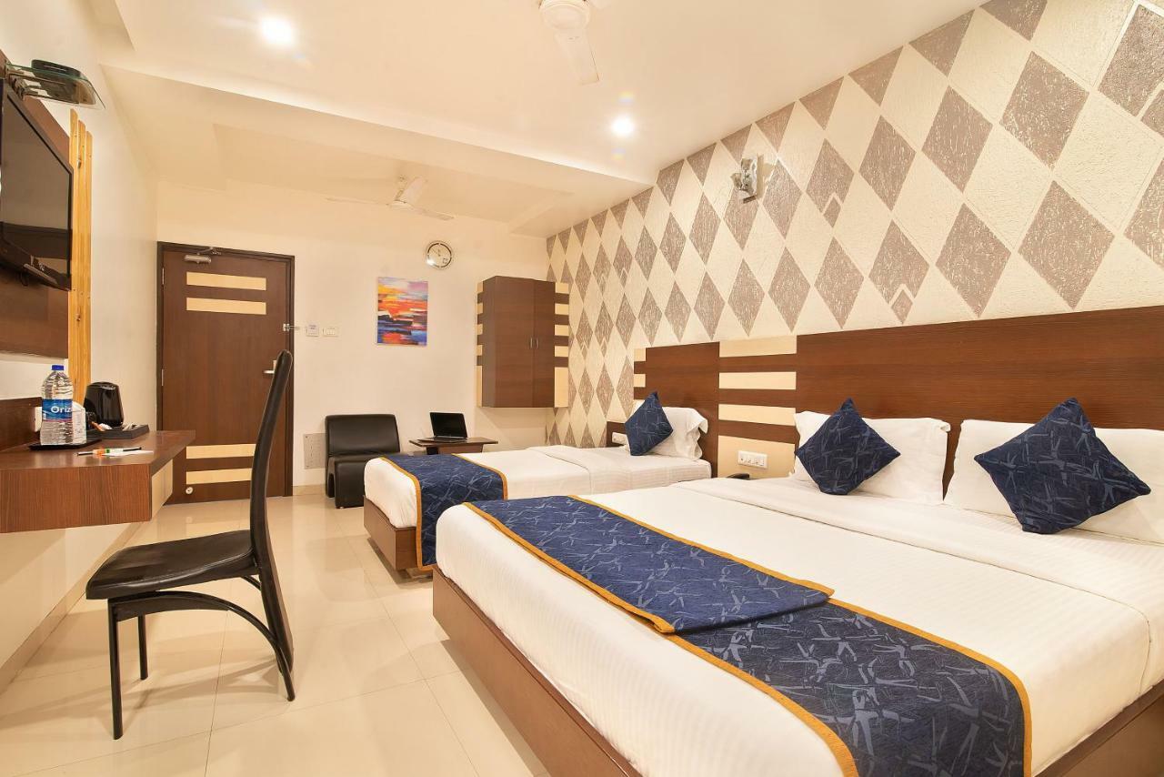 Hotel Sheetal Plaza Surat Ngoại thất bức ảnh