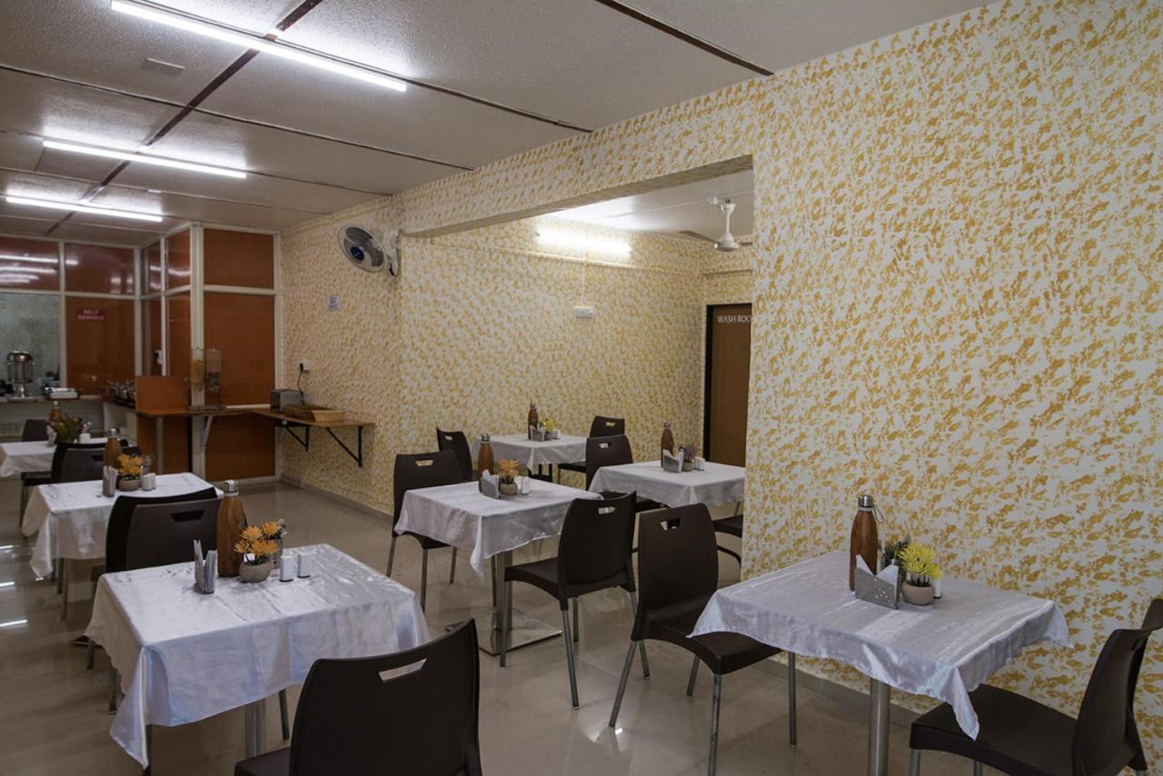 Hotel Sheetal Plaza Surat Ngoại thất bức ảnh